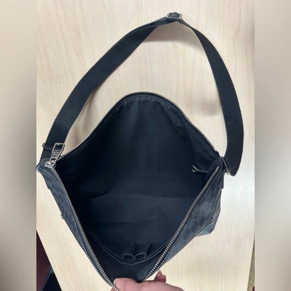 WOW POSHMARK - Authentic GM Louis Vuitton Damier Graphite Mick - Picture 9 of 16